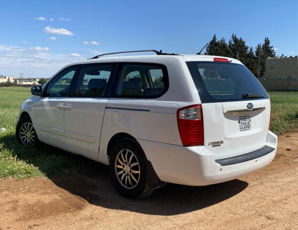 كيا كرنفال 2013 باللون الأبيض – الراحة والقوة في سيارة واحدة! - الصورة 3