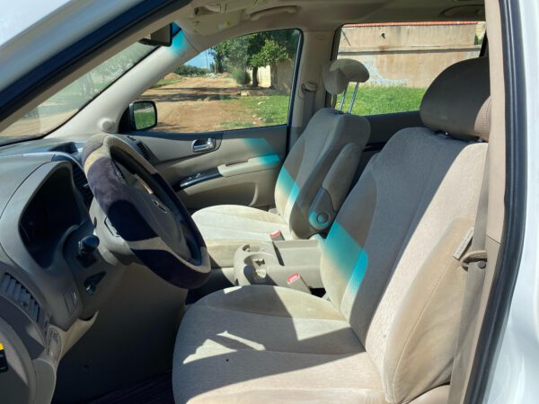 كيا كرنفال 2013 باللون الأبيض – الراحة والقوة في سيارة واحدة! - الصورة 13