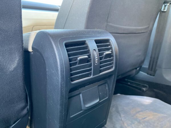 فولكس فاغن باسات موديل 2011 - الصورة 14