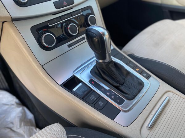 فولكس فاغن باسات موديل 2011 - الصورة 15