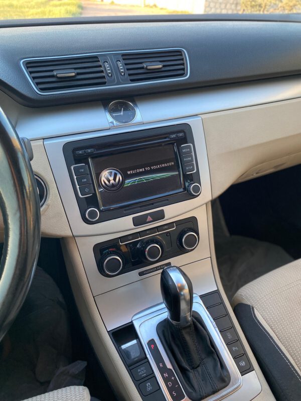 فولكس فاغن باسات موديل 2011 - الصورة 16