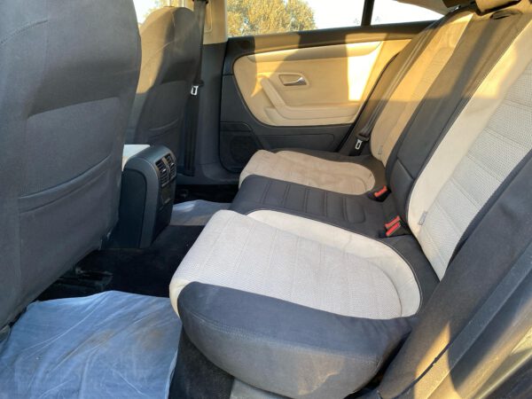 فولكس فاغن باسات موديل 2011 - الصورة 19