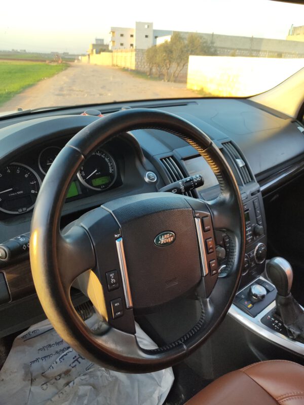 لاند روفر LR2 HSE موديل 2012 (فريلاندر 2) - الصورة 26