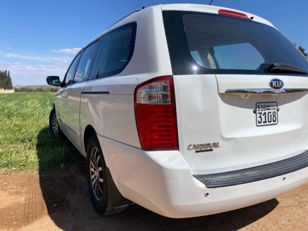 كيا كرنفال 2013 باللون الأبيض – الراحة والقوة في سيارة واحدة! - الصورة 4