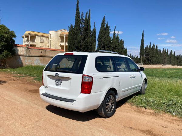 كيا كرنفال 2013 باللون الأبيض – الراحة والقوة في سيارة واحدة! - الصورة 5