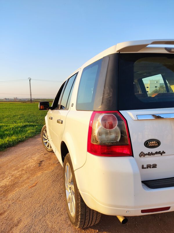 لاند روفر LR2 HSE موديل 2012 (فريلاندر 2) - الصورة 16