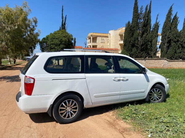 كيا كرنفال 2013 باللون الأبيض – الراحة والقوة في سيارة واحدة! - الصورة 7