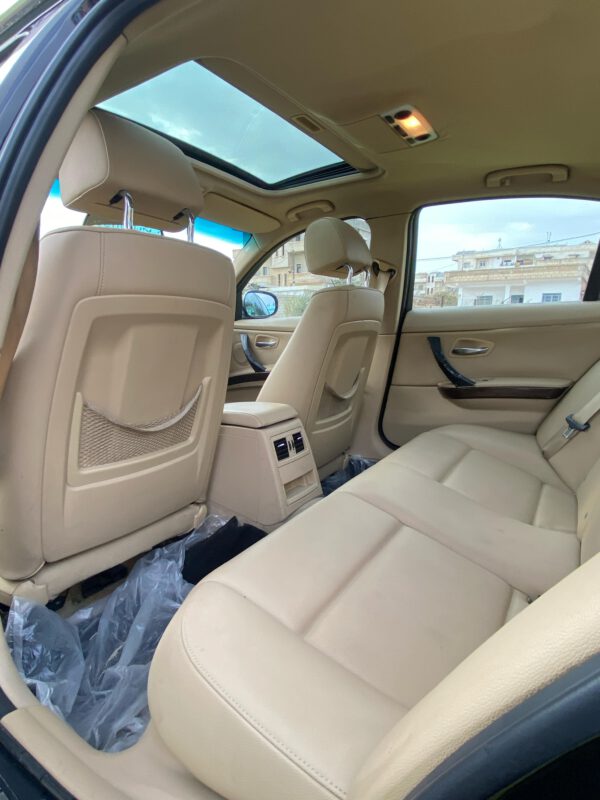 ⁦بي ام  2011- 323i⁩ - الصورة ⁦12⁩