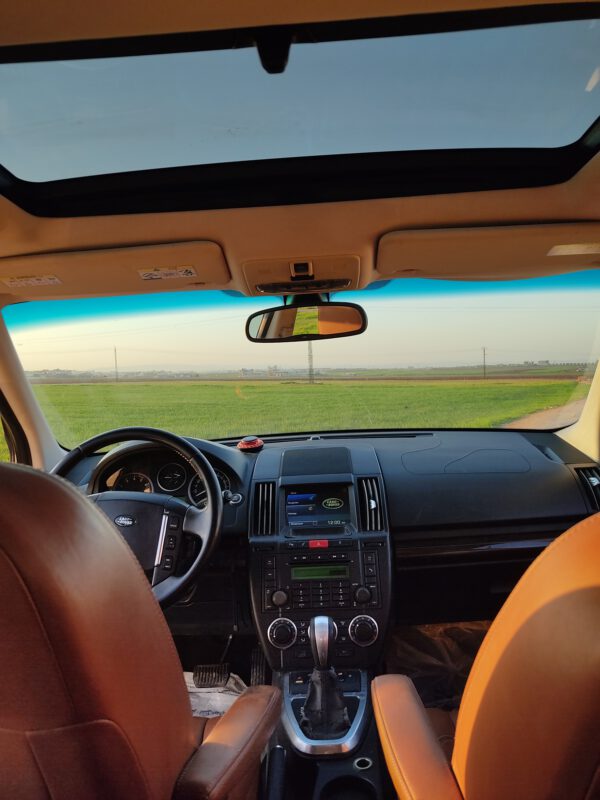 لاند روفر LR2 HSE موديل 2012 (فريلاندر 2) - الصورة 18