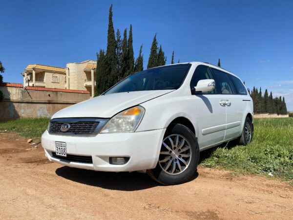 كيا كرنفال 2013 باللون الأبيض – الراحة والقوة في سيارة واحدة! - الصورة 10