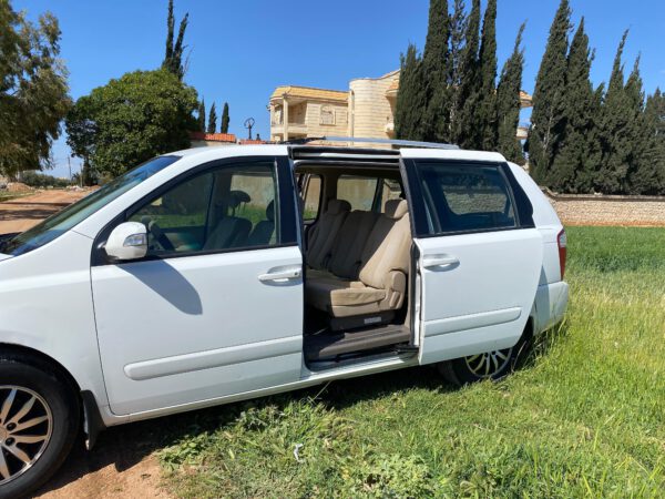 كيا كرنفال 2013 باللون الأبيض – الراحة والقوة في سيارة واحدة! - الصورة 11