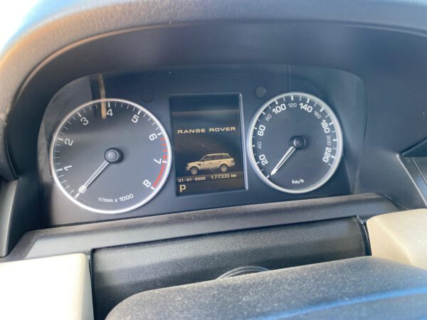 رنج روفر موديل 2011 – فخامة وأداء مميز - الصورة 24