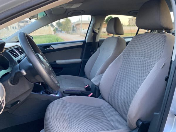 فولكسفاغن جيتي موديل 2012 - الصورة 2