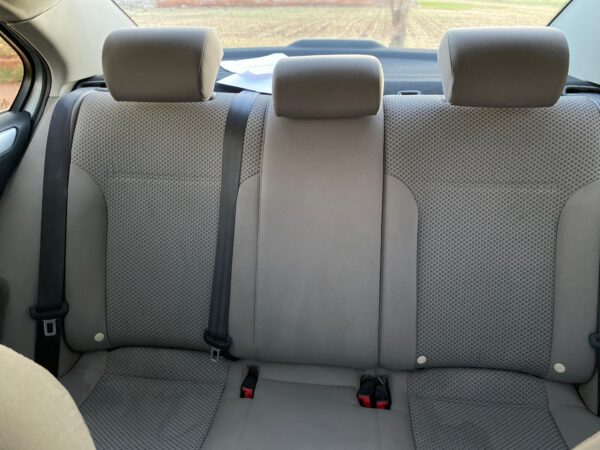 فولكسفاغن جيتي موديل 2012 - الصورة 11