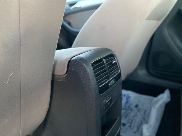 فولكسفاغن جيتي موديل 2012 - الصورة 13