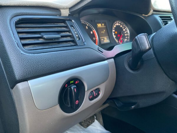 فولكسفاغن جيتي موديل 2012 - الصورة 17