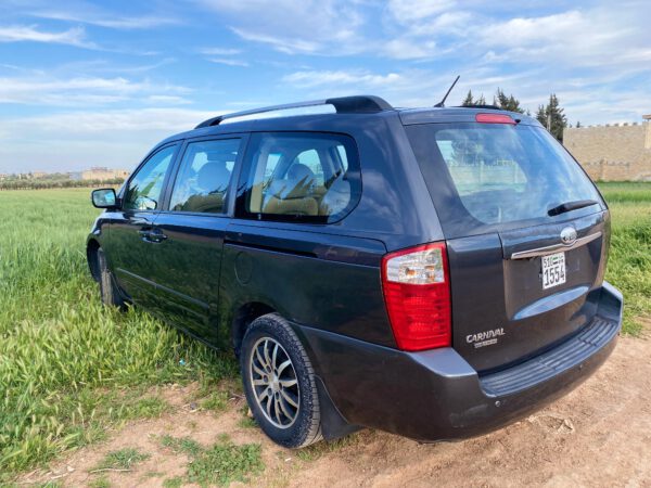 كيا كرنفال 2013 القصة الطويلة مع فتحة سقف و أبواب كهرباءيك