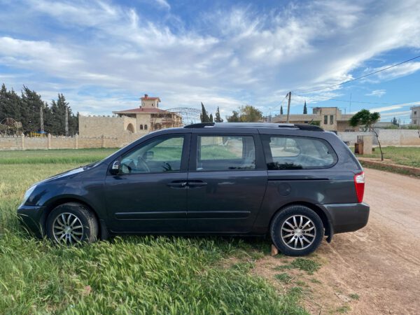 كيا كرنفال 2013 القصة الطويلة مع فتحة سقف و أبواب كهرباءيك - الصورة 9