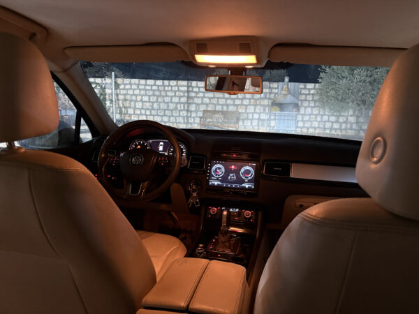 ⁦فولكس فاغن طوارق V6 موديل 2013 – فخامة وأداء قوي⁩ - الصورة ⁦7⁩