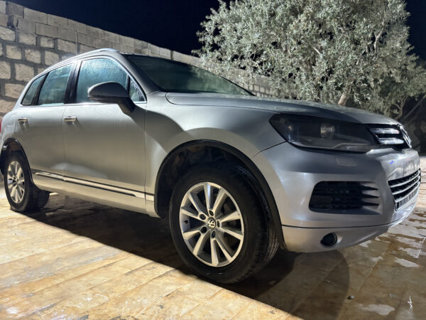 ⁦فولكس فاغن طوارق V6 موديل 2013 – فخامة وأداء قوي⁩ - الصورة ⁦8⁩