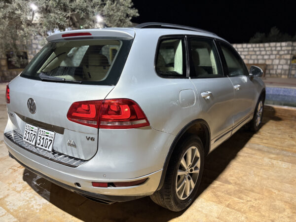 ⁦فولكس فاغن طوارق V6 موديل 2013 – فخامة وأداء قوي⁩ - الصورة ⁦9⁩