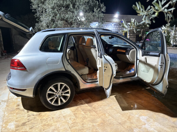 ⁦فولكس فاغن طوارق V6 موديل 2013 – فخامة وأداء قوي⁩ - الصورة ⁦2⁩